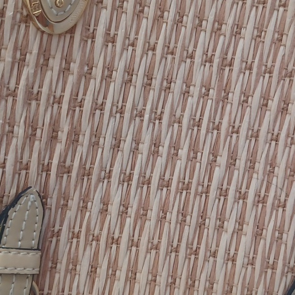 Etienne Aigner Spacious Woven Zippered Bag - Picture 9 of 16